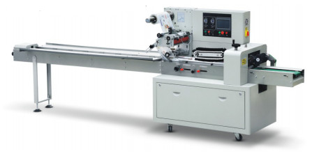 Automatischer rotierender horizontaler Fluss-Verpackungsmaschine-Film, der abwärts zieht