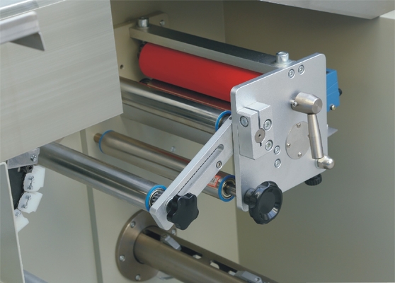 Rotierende automatische horizontale Fluss-Satz-Maschine mit Film aufwärts ziehen