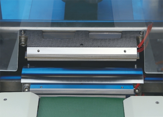 Rotierende automatische horizontale Fluss-Satz-Maschine mit Film aufwärts ziehen